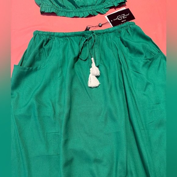 Green Skirt Set with Embroidered Detail - Picture 12 of 14
